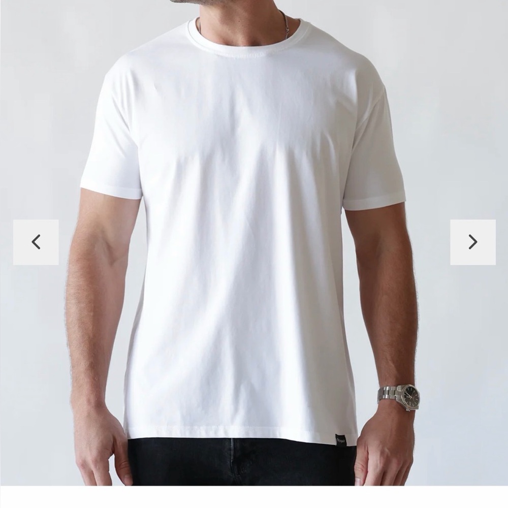 021 Originals Men’s White Essential Drop Cut T-Shirt. Size XL New with tags.